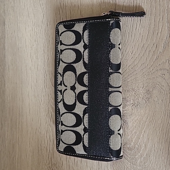 COACH  Beautiful Coach Signature Zippy compact wallet Signature - Picture 4 of 9